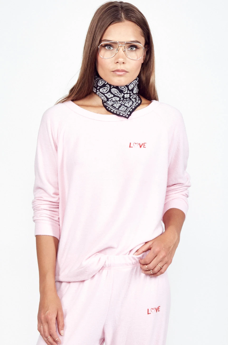 X Exclusive X Love Lip Pullover 3 X Exclusive X Love Lip Pullover