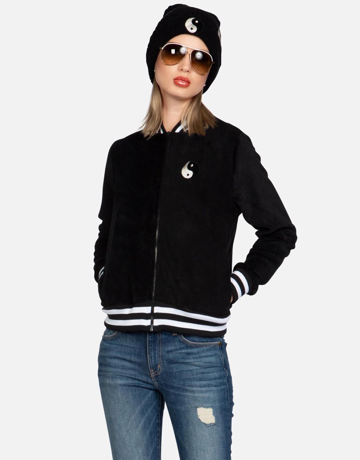 Cambria Biting Lip Yin Yang 6 Cambria Biting Lip Yin Yang - Image 4